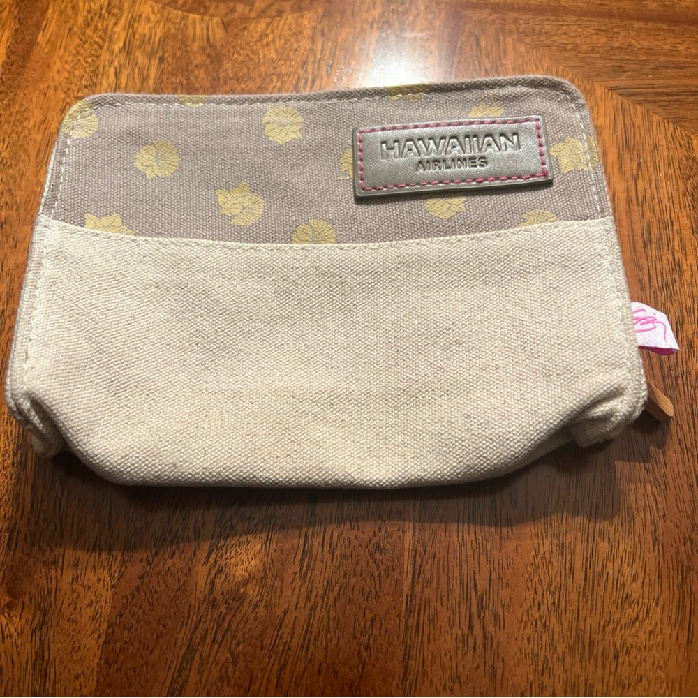 Hawaiian Airlines Beige and Gray Pouch